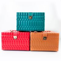 Red Diamond grid patte...