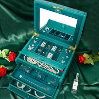 Green diamond grid patt...