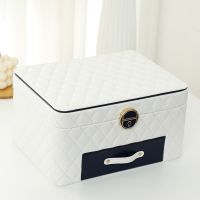 White diamond grid patt...