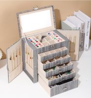 Patterned gray five lay...