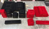 凳形植绒首饰盒金边 红色戒...