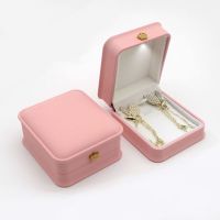 Pendant pink waist cinc...
