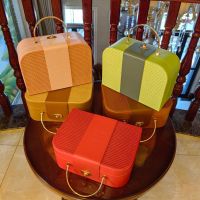 Half circle gift box in...