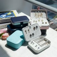 Portable jewelry box