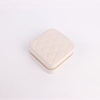 Velvet diamond grid squ...