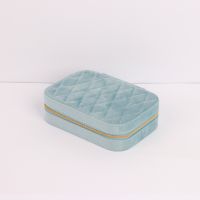 Velvet diamond grid rec...