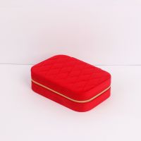 Velvet diamond grid rec...